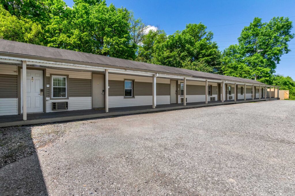 One story building, exterior guest room entrances, parking spaces